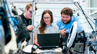 Außendiensttechniker oder Monteure nutzen für die Einsatzplanung und Auftragsabwicklung Field Service Management-Lösungen. Da diese Unternehmens- und Kundendaten bearbeiten bedarf es entsprechender Schutzkonzepte. (Bild: gemeinfrei)