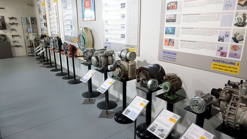 Wankel über Wankel: Selbst als Antrieb für Gurtstraffer wurden 1997 kleine druckgasbetriebene Einweg-Wankelmotoren verwendet, die VW in den Passat und Mercedes in seine S-Klasse einbaute. Der Sachs-Wankelmotor KKM 48 wurde auch in die Zwillings-Flugabwehrkanone 20 x 139 RH 202 des Herstellers Rheinmetall eingebaut, die bis 1990 bei der Luftwaffe der Bundeswehr und in anderen europäischen Staaten eingesetzt war. Die Firma Wankel SuperTec GmbH entwickelte für den Volocopter-Hubschrauber der Firma E-volo GmbH einen seriellen Hybridantrieb mit Wankelmotor. (Bild: Dominsky – VCG)