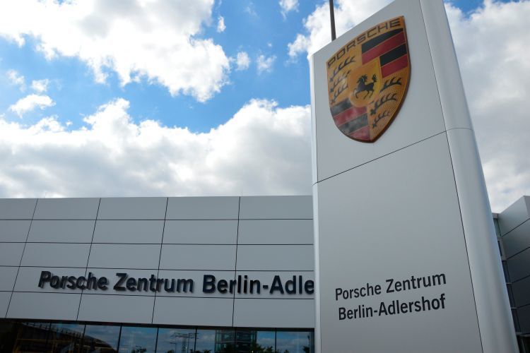 Porsche Deutschland eröffnet am Wochenende in Berlin seinen dritten Niederlassungsbetrieb, das Porsche-Zentrum Berlin-Adlershof. (Achter / »kfz-betrieb«)