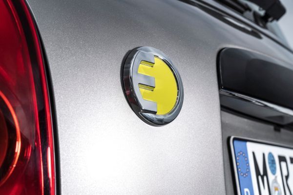 Der MINI Cooper S E Countryman ALL4 ist der erste Mini, bei dem ein Plug-in-Hybrid-Antrieb die Möglichkeit zu rein elektrischer und damit lokal emissionsfreier Mobilität eröffnet. (Mini)