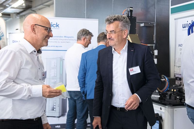 Zwischen den Referaten gab es Zeit für die Ausstellung, interessante Gespräche und Networking. (Bild: Thomas Entzeroth)