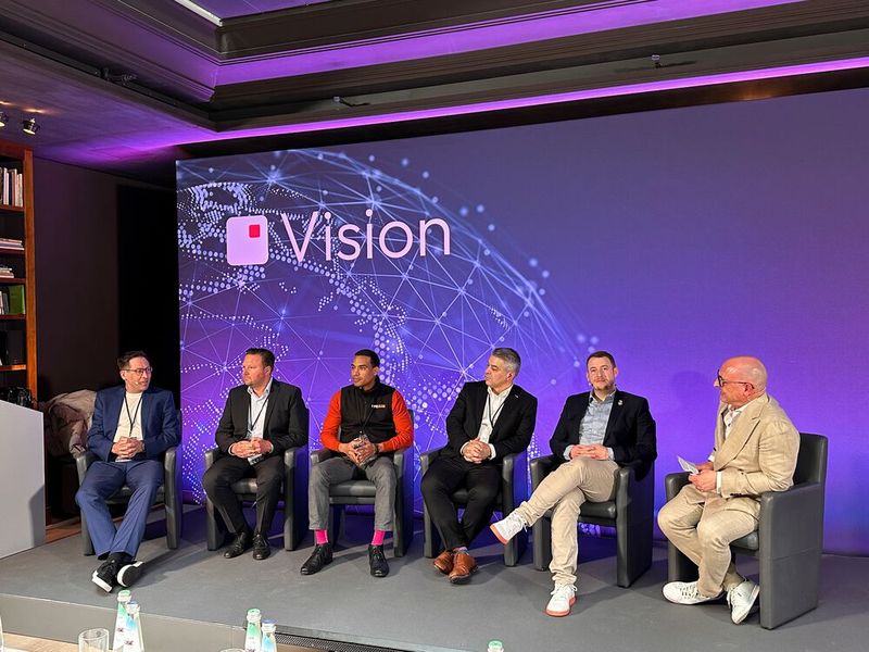 Die erste Podiumsdiskussion mit dem Thema 