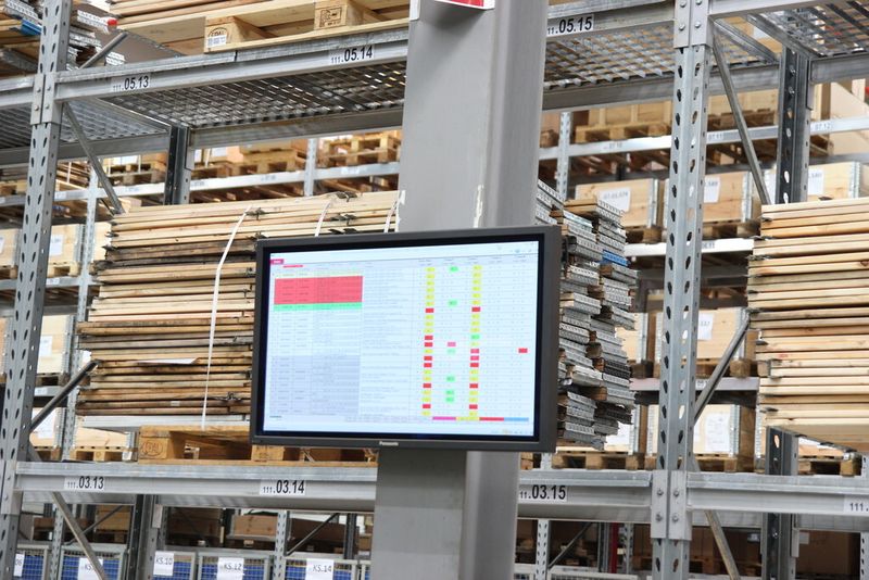 Liegt die Logistik im Plan? Über ein Dashboard werden die aktuellen Aufträge und deren Status angezeigt. (Bild: Weber)