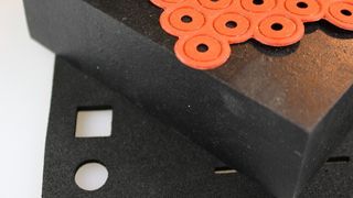 Die hochwertigen Moosgummi-Produkte namens Moosflex von Rexio sind jetzt schadstofffrei. Auf Teerverbindungen kann der Hersteller in Zukunft verzichten, heißt es – ohne Einbußen für das Eigenschaftsprofil. (Bild: Rexio)