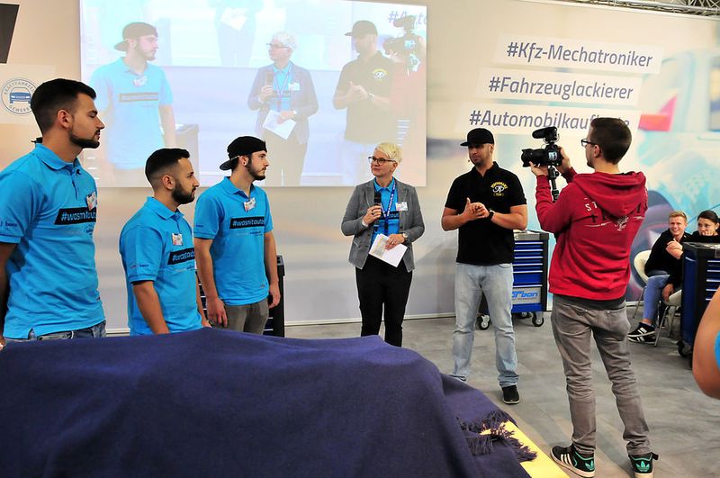 Und stellten die drei Finalisten vor. (Schmidt/»kfz-betrieb«)