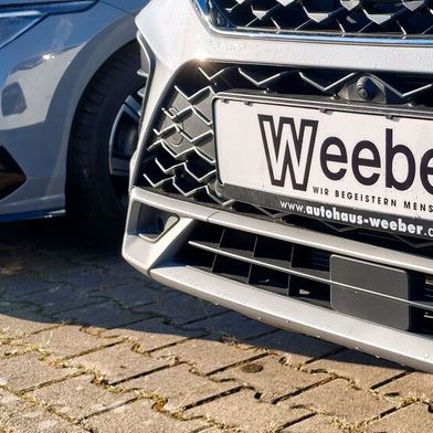 Wie werden Händler und ihr Fahrzeugbestand im KI-Zeitalter gefunden? Das Autohaus Weeber in Weil der Stadt hat ein Tool entwickelt, dass die digitale Sichtbarkeit von Händlern für KI-Chatbots analysiert. (Bild: Wehner – VCG)