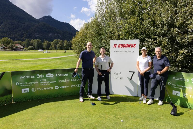 (v. l.) Christian Uhl (enthus), Florian Fuchs (ACP) mit Skirennläuferin Nici Hosp und Biathlet Herbert Fritzenwenger (Bild: Hans Breitenfellner)