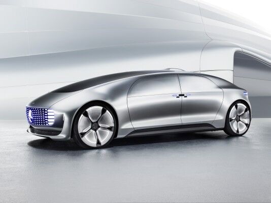 Mercedes-Benz F 015 - Luxury in Motion: Über die LED-Felder werden unterschiedliche Leuchtfunktionen dargestellt. Das Fahrzeug kommuniziert und interagiert  über sie mit der Außenwelt. (Bild: Mercedes-Benz)
