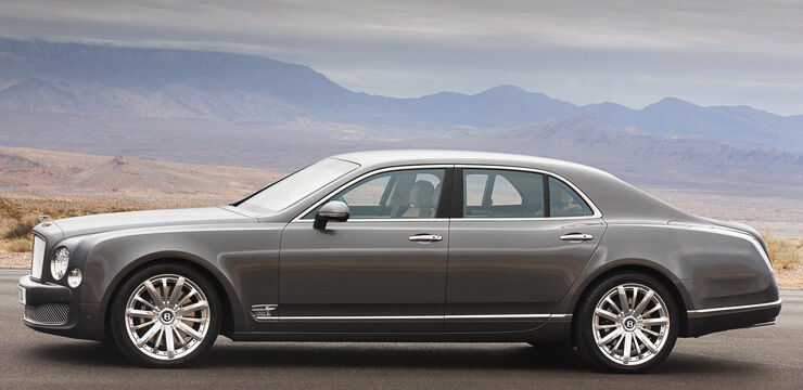 Sportversion mit 6,8-Liter-V8-Motor und 512 PS: Äußeres Kennzeichen der neuen Sportversion sind die seitlichen Lufteinlässe. (Bentley)