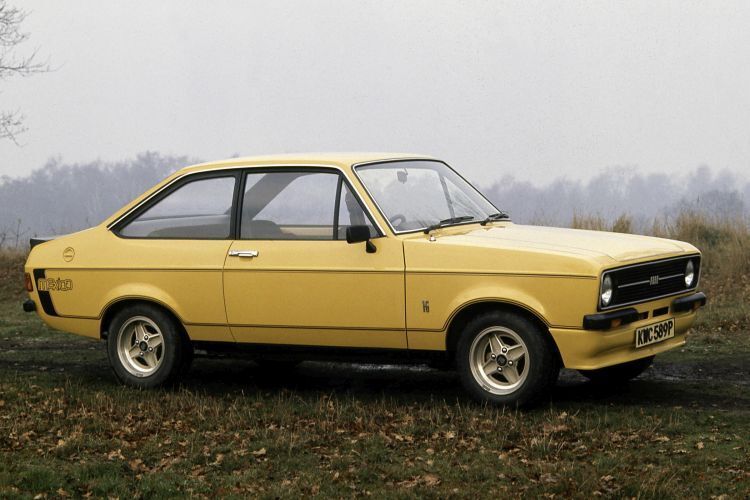 Mit dem Escort RS 1800 wurden Björn Waldegård 1979 und Ari Vatanen 1981 Rallye-Weltmeister. Das Fahrzeug war im Gegensatz zum Serienfahrzeug aus Großbritannien mit einem BDA-Motor mit 2,0 Liter Hubraum ausgerüstet, der circa 245 PS leistete.  (Ford)