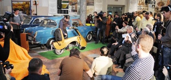 Präsentation des elektrischen Faltrollers MOVEO im Ungarischen Technik- und Verkehrsmuseum in Budapest (Bild: Antro Group)