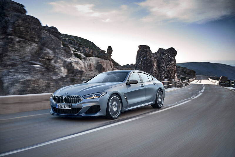 Beim Motorenprogramm feiert der erste Sechszylinder-Benziner in der 8er-Familie Premiere – mit 340 PS. (BMW)