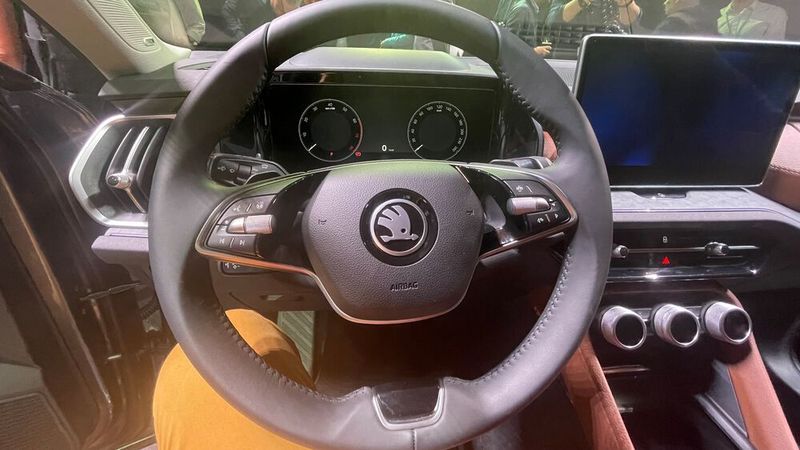 Die Innenraum-Gestaltung folgt dem „Modern Solid“-Konzept. (Bild: Grimm – VCG)