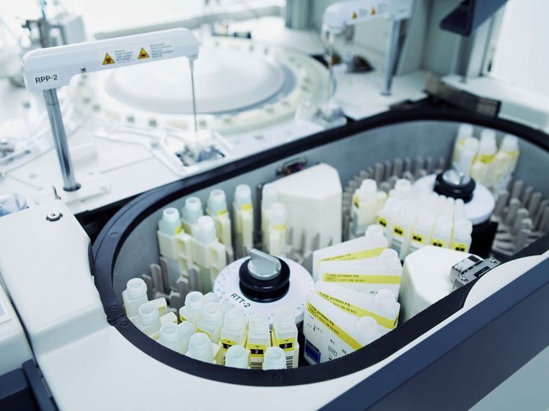 Mit dem BioMajesty von Diasys werden spezialisierte mittelgroße Labore in ihrem Tagesgeschäft leistungsfähiger und flexibler – mit einem Durchsatz von bis zu 1200 Tests/Stunde, 45 Reagenzien und 84 Proben. (BWT Pharma & Biotech)