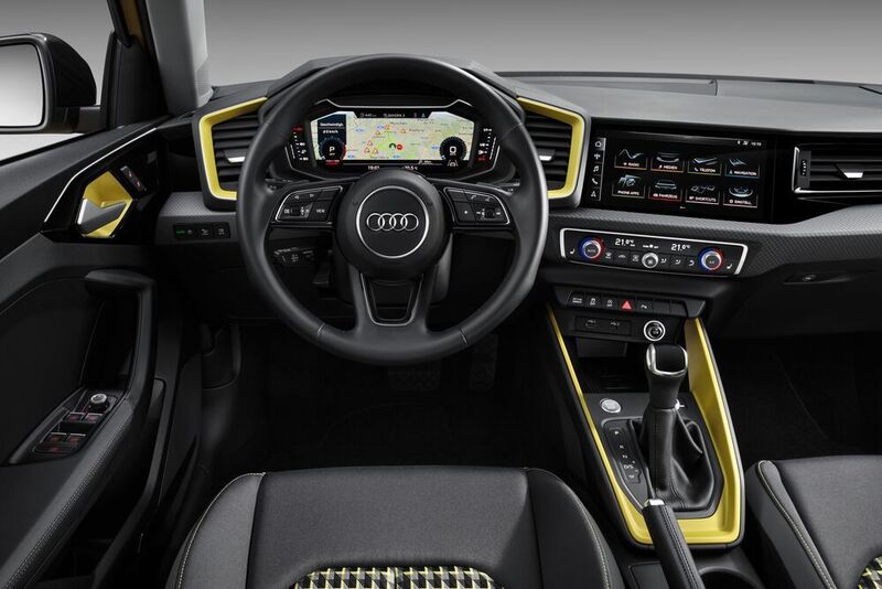 Ein Blick in den Innenraum: Das 10,25-Zoll-Display des Kombiinstruments ist obligatorisch. Gegen Aufpreis gibt es einen 8,8 oder 10,1 Zoll großen Touchscreen in der Mittelkonsole. (Audi)