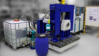 Aufbau des Wasserprüfstandes am ITR der TU Clausthal. Wirbelstromsensoren erfassen im Prüfstand den Lagerspalt (Archiv: Vogel Business Media)