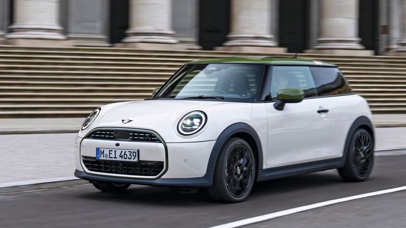Der Mini war im Juni der meistverkaufte Kleinwagen. Er löst damit erstmals seit 18 Monaten den Opel Corsa ab.(Bild:  Bernhard Filser)