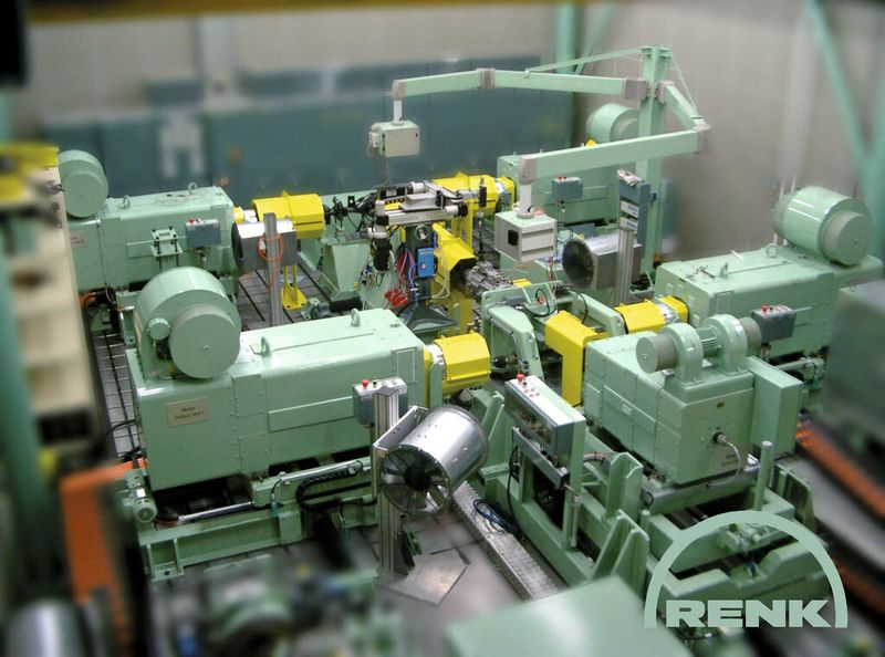 Bild 4: Prüfstand für den kompletten Antriebsstrang eines Fahrzeugs. (Bild: Renk)