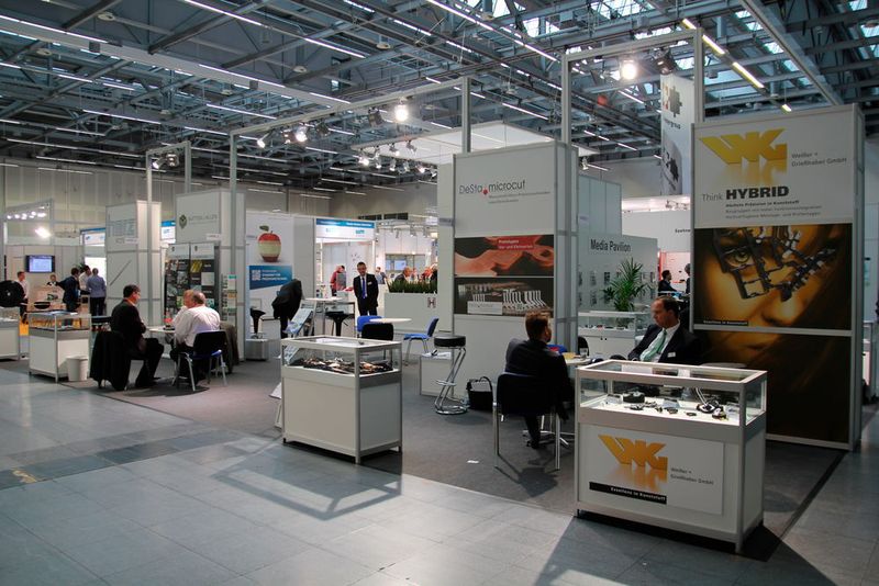 Und das war die zweite Hybrid Expo, die Begleitmesse der Composites Europe mit Fokus auf Bauteile, die aus verschiedenen Werkstoffen aufgebaut sind. Auch bei dieser Messe verzeichnet der Veranstalter deutliche Zuwächse, was ich als Besucher der ersten Hybrid Expo nur bestätigen kann. (Bild: Königsreuther)