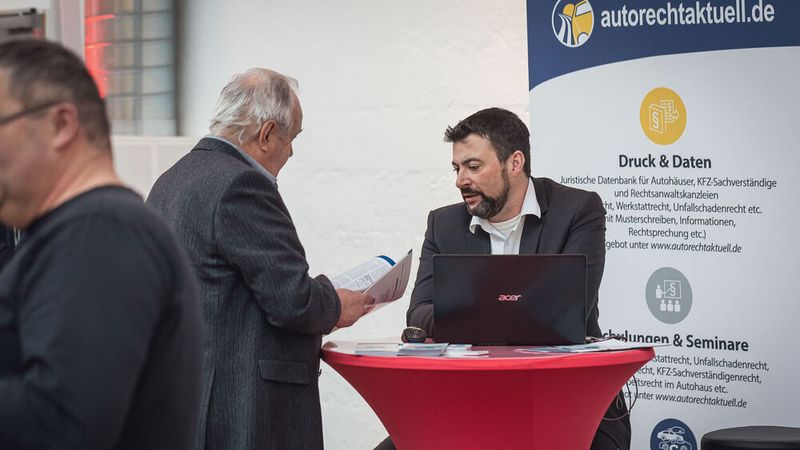 Kooperationspartner Autorechtaktuell begleitet das Kfz-Sachverständigen Forum von Anfang an. (Bild: Stefan Bausewein)