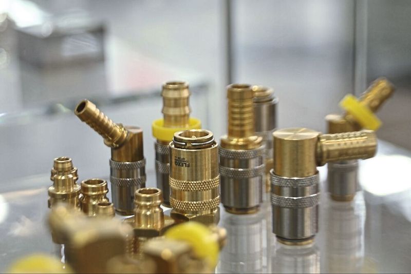 Armaturen für unterschiedlichste Medien sind im Werkzeugbau unerlässlich - etwa für die Temperierkreisläufe der Werkzeuge. (Bild: Maschinenmarkt)