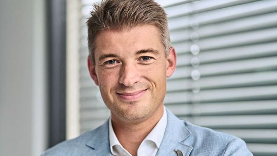 Giso Langer, Chief Product Engineering & Technology Officer bei Dedalus Healthcare: „Mit der erfolgreichen Freigabe von Orbis-U-Pflege-Wundvermessung erweitern wir unser Wundmanagement um eine innovative, digitale Lösung zur präzisen und integrierten Wundanalyse.“(Bild:  Dedalus)