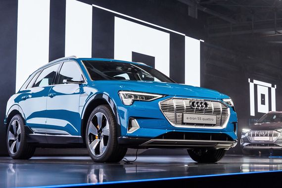 Audi hat erstmals das wahre Gesicht des E-Tron gezeigt.