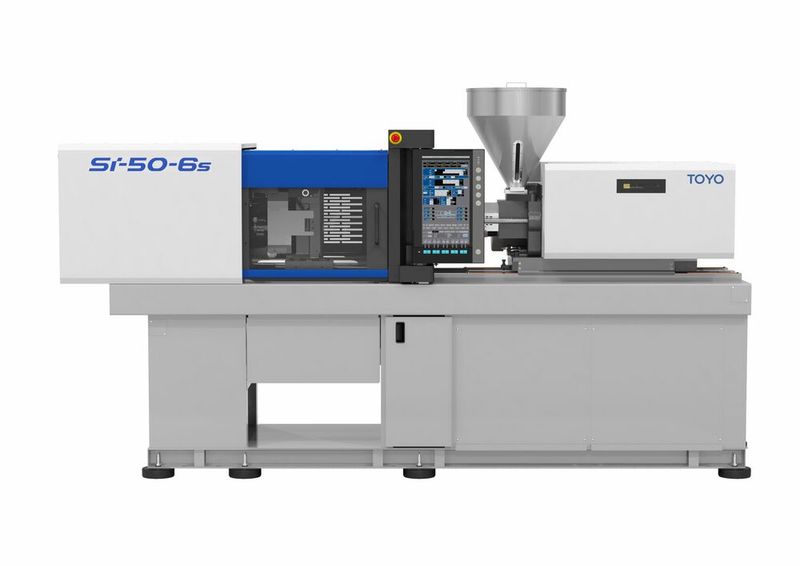 Eine vollelektrische Toyo-Spritzgießmaschinen. Hier der Typ Si-50-6s D75E. Sie seien im Vergleich zu hydraulischen Maschinen, aber auch zu anderen vollelektrischen Anlagen deutlich energieeffizienter. Denn sie brauchten im Schnitt nur rund 0,2 Kilowatt pro Kilogramm verarbeitetem Kunststoff bei technischen Teilen.  (Bild: Deckerform)
