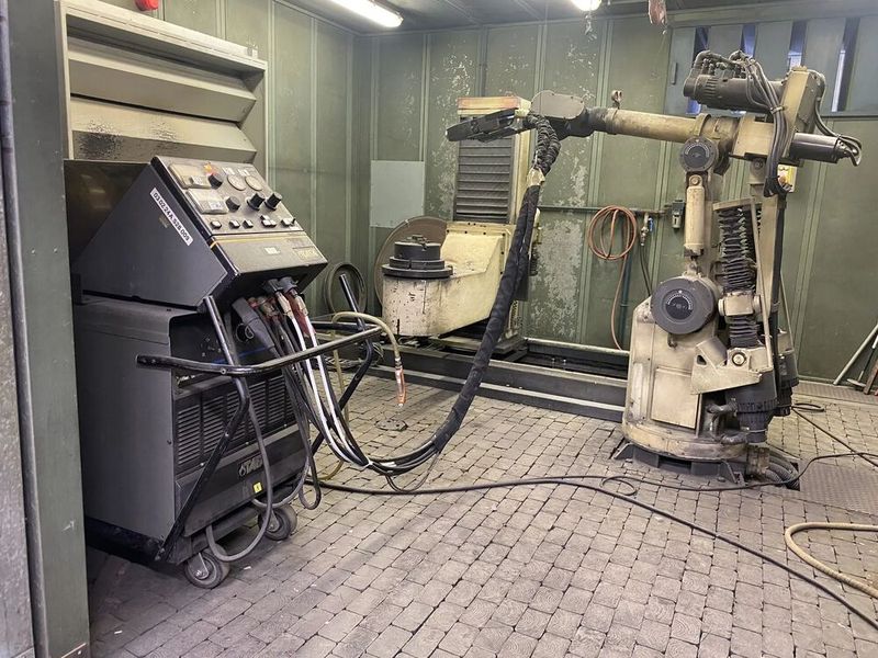 Das ist der bereits im Text erwähnte Roboter des Modells Metco AR 1000 für das thermische Strahlen, den man in der Surplex-Auktion noch bis 6. September günstig erwerben kann. (Bild: Surplex)