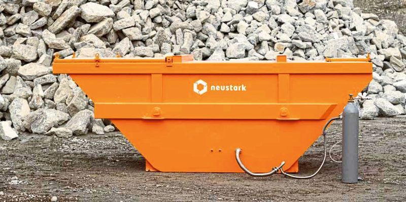 Die Pilotanlage von Neustark macht aus Betonbruch und Kohlendioxid ein Gestein, welches als Basis für frischen Beton dienen kann. (Bild: Micha Riechsteiner)