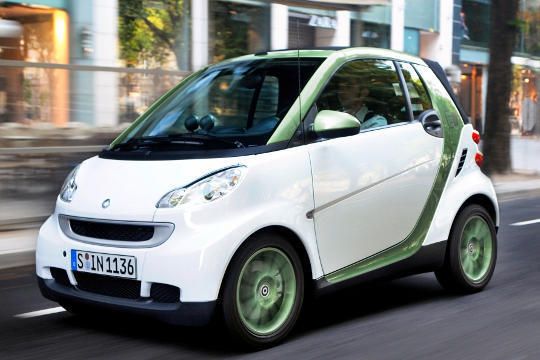 Der erste rein elektrisch angetriebene Serien-Pkw bei Mercedes wird 2012 der Smart sein, den das Unternehmen derzeit in einigen Großversuchen ausgiebig testet. (Archiv: Vogel Business Media)