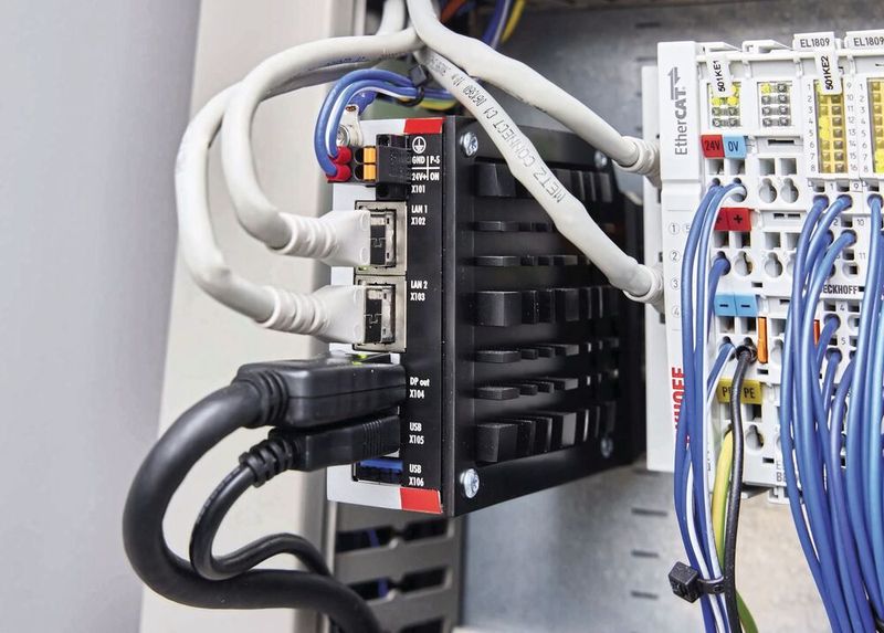 Der Ultra-Kompakt-Industrie-PC C6015 fungiert als intelligentes Zentrum des H2Powercubes und orchestriert sämtliche Energie- und Informationsflüsse. (Bild: Beckhoff Automation)