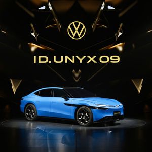 Der VW ID Unyx 09 ist eine rund fünf Meter lange Elektro-Limousine mit Fokus auf digitale Features.(Bild:  Volkswagen)