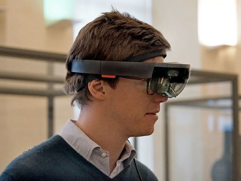 Die verschiedenen Gesichter der Virtualität: MR auf der Microsoft Hololens. (Flickr / Jean-Pierre Dalbéra)