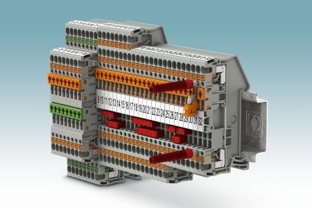 Bild 2: Auf einer Baubreite von 3,5 mm lassen sich Stromkreise durch integrierte Trennelemente einfach freischalten – Prüf- und Messvorgänge werden dadurch komfortabler. (Bild: Phoenix Contact)