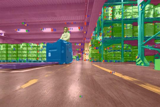 Mit einer KI-gestützten Bildverarbeitung wie hier der von Gideon Bros. können Transportroboter ihre Umwelt immer besser erkennen. Mit einer KI-gestützten Bildverarbeitung wie hier der von Gideon Bros. können Transportroboter ihre Umwelt immer besser erkennen.