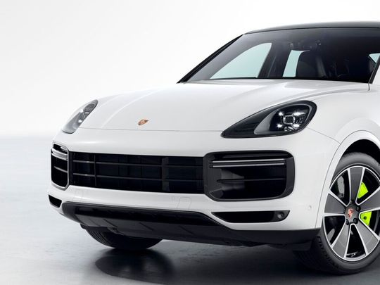 Den Traum vom Porsche als Dienstwagen mussten Top-Manager von Volkswagen zu Anfang des Jahres begraben. Denn der Konzern hat ein Porsche-Verbot ausgesprochen. Man will so viel Geld sparen. Doch es gibt auch erste Klagen ...(Bild:  Porsche)