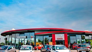 Das übernommene Autohaus liegt in Autobahnnähe in einem gut entwickelten Industriegebiet. (Bild: TCB Automobile)