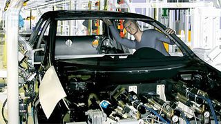 In der digitalen Fabrik erfolgt die Planung und Simulation der gesamten Fertigungsprozesse mittels Software virtuell am Rechner. (Siemens)