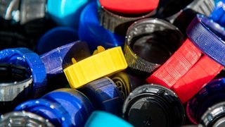 Noch immer existieren beim industriellen Einsatz von Bio- und recycelten Kunststoffen Unsicherheiten beim Verarbeitungsprozess - ein wesentlicher Hinderungsgrund für den Einsatz der nachhaltigen Werkstoffe. (gemeinfrei)