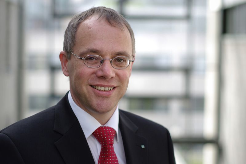 Peter Abels:„Die generierende Technik könnte demnächst in der Serienproduktion Einzug halten. Das wäre ein großer Schritt für die Lasertechnik.“ (Bild: Fraunhofer ILT)