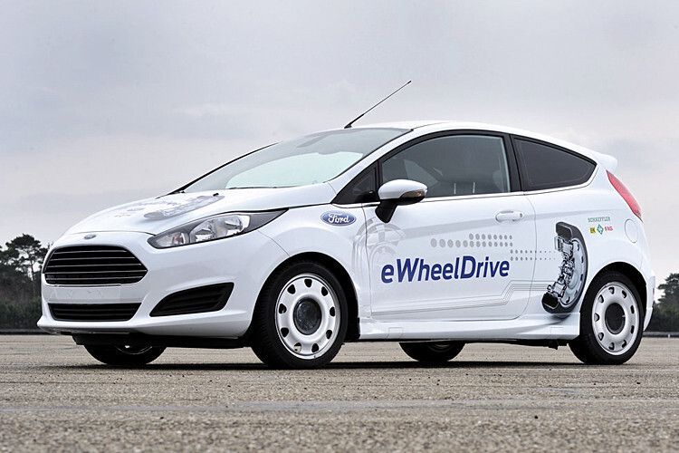 Äußerlich auf den ersten Blick ein Ford Fiesta, unter dem Blech oder besser innerhalb der Felgen steckt neuentwickelte Antriebstechnik: ... (Foto: Schaeffler)