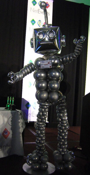 Eyecatcher bei der Preisverleihung: Der große Robotermann (Kriemhilde Klippstätter)