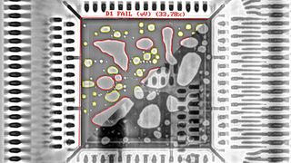 Planare Computer Tomographie (links) ermöglicht CT-Schnittbilder, mit denen Defekte besser aufgespürt werden können als mit regulären Röntgenbildern. Zudem kann die doppelseitige Platine ohne Überlagerung der Elemente auf der Rückseite betrachtet werden, was im normalen Röntgenbild (rechts) nicht möglich wäre. (Bild: GE)