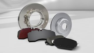 Das Angebot von Textar umfasst neben Bremsteilen für Kleinstwagen und Lkw auch Produkte für Hybrid- und Elektrofahrzeuge. (Bild: Textar)