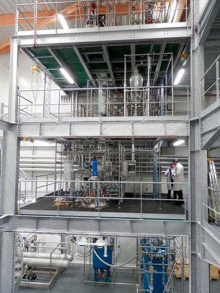 Für SAS Pivert hat  DDPS eine Pilot-Biomasseanlage für die Verarbeitung von Ölsaaten, bestehend aus enem Druckbehälter, einer Destillationskolonne für die kontinuierliche Vakuum-Destillation, einer Einheit für die Speicherung des abgeschiedenen Kondensats sowie den dazugehörenden Peripherieanlagen in Sid-Bauweise entwickelt. (De Dietrich)