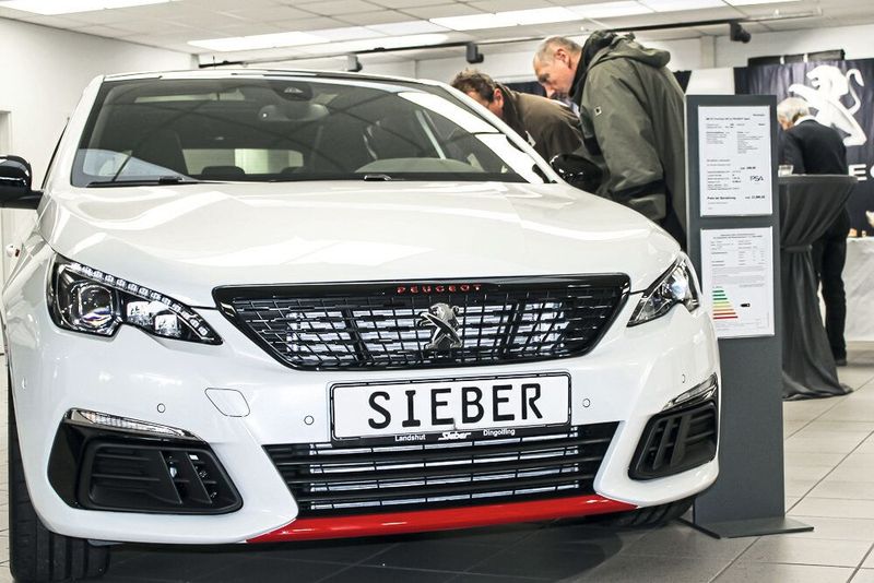 Im ehemaligen Subaru-Schauraum des Stammbetriebs vermarktet die AVAG-Tochter künftig Peugeot. (Bild: Katja Mayer-Hohmuth)