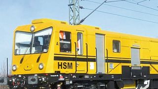 Die Hochleistungsschienenfräse HSM erreicht durch den großen Fräsmoduldurchmesser und der Art der Anordnung der Fräsplatten eine Arbeitsgeschwindigkeit von mehr als 2000 m/h. (Schweerbau)