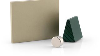 Magnetische Materialien sind das Metier von Vacuumschmelze (VAC). Mit der sogenannten „Interlinked Production“ können NdFeB-Magnete nun günstiger und hochwertiger gefertigt werden, wie heute bekannt gemacht wurde.  (Wilhelm Medienmanagement / Sven Wilhelm / Vacuumschmelze)