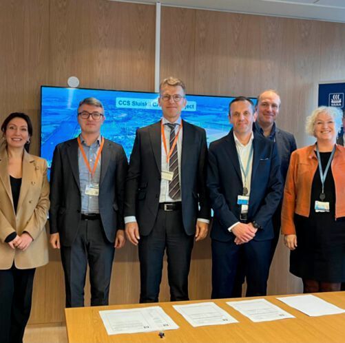 Linde Engineering has signed a contract with Yara to build a world-scale carbon dioxide liquefaction plant in Sluiskil, the Netherlands.